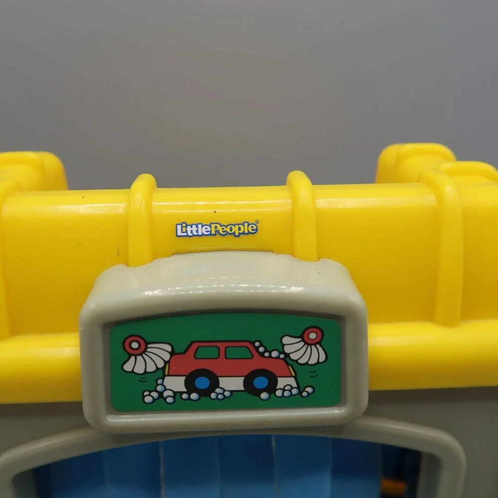2002 Mattel Fisher Price Little People Car Wash Yellow Roof